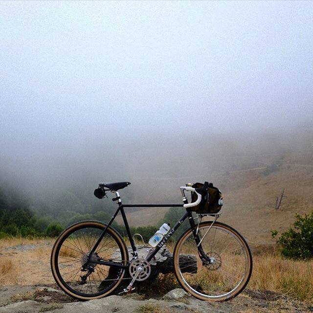 Let&rsquo;s call this one &ldquo;Waiting for the fog to clear&rdquo;. We love seeing customer bikes in the wild, like @nikkogmendoza&rsquo;s fresh-off-the-stand @velo_orange Polyvalent 🖤🖤🖤 Have some great photos of your luckyduck build? Send &lsqu